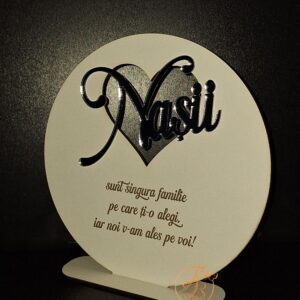 Decor cu inimioara pentru NASI, cuvant decupat din oglinda
