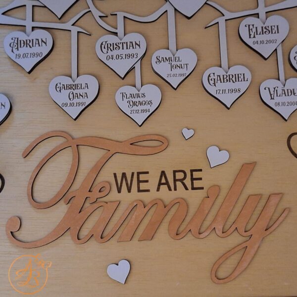 Decor perete copacul familiei, cu inimioare gravate - imagine 3