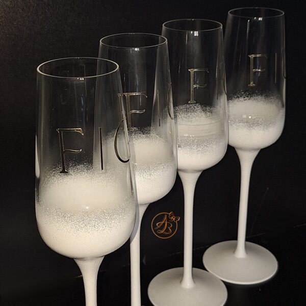Set 2 pahare cristal, elegante, cu initialele mirilor - imagine 9