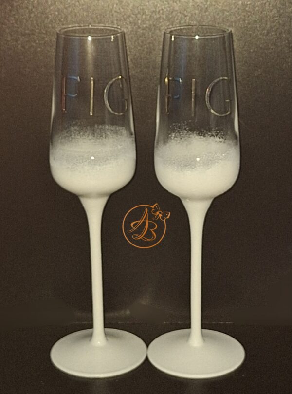 Set 2 pahare cristal, elegante, cu initialele mirilor