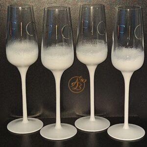 Set 2 pahare cristal, elegante, cu initialele mirilor