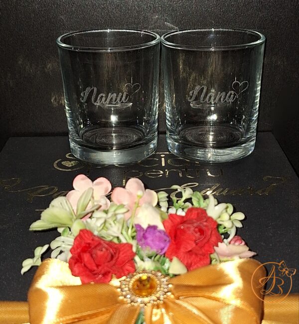 Cutie decorata cu flori, cadou special pentru nasi cu placa plexiglass - imagine 2