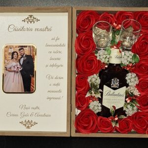 Cutie mare natur cu trandafiri, pahare si poza