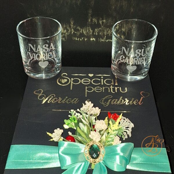 Cutie decorata cu flori, cadou special pentru nasi cu placa plexiglass - imagine 15