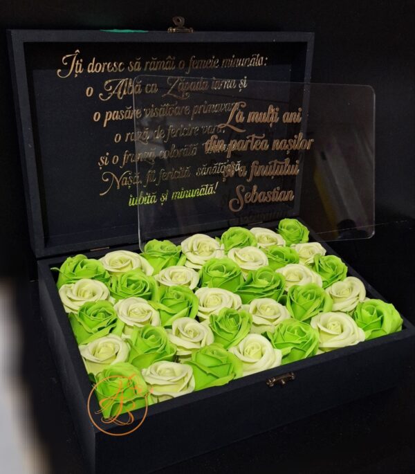 Cutie mare cu trandafiri de sapun si placa plexiglass, pentru nasa - imagine 12