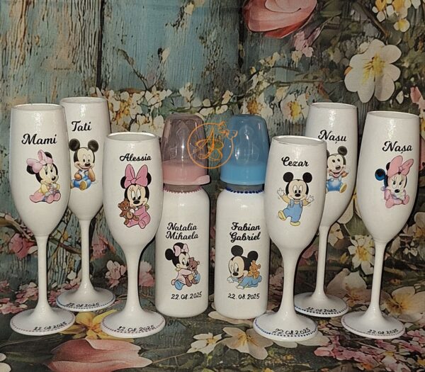 Set de pahare si sticlute decorate pentru botez gemeni