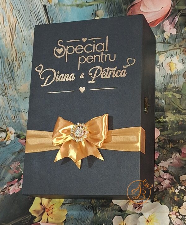 Cutie decorata pentru nasi, cu placa plexiglass si pahare gravate