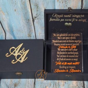 Cutie mica personalizata pentru nasi, cu initiale oglinda si placa plexiglass
