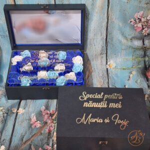 Cutie mare cu poza, cu flori si placa plexiglass, pentru nasi