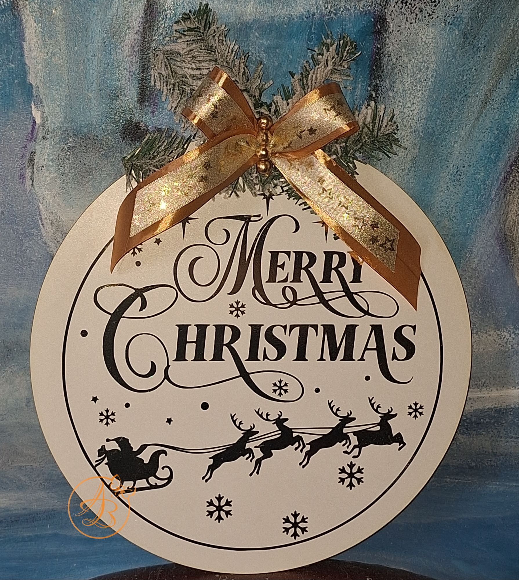 Coronita eleganta pentru Craciun, cu decor auriu