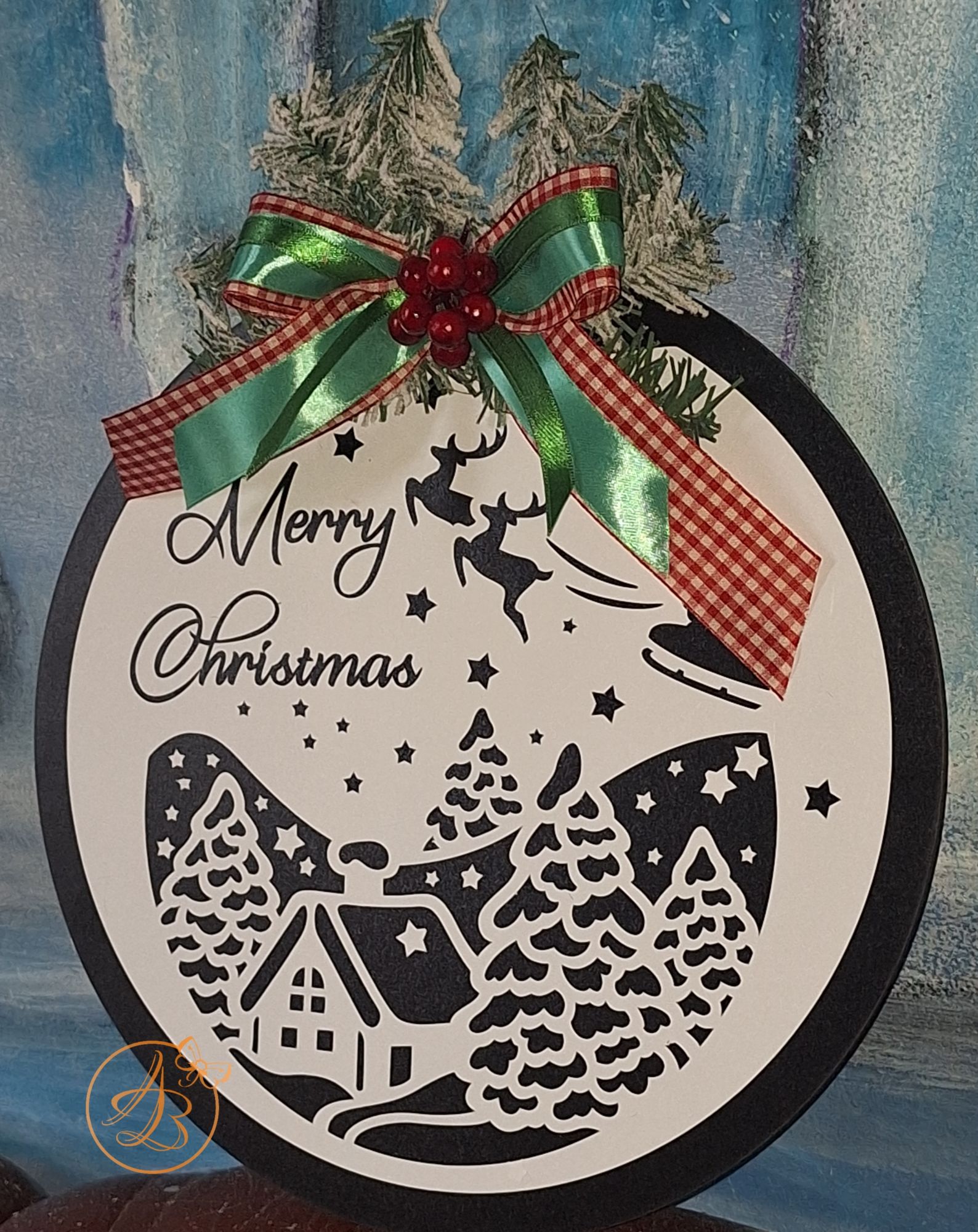 Coronita eleganta pentru Craciun, cu peisaj alb - imagine 3