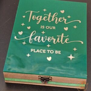 Cutie eleganta verde cu glob sau felicitare, pentru nasi sau fini