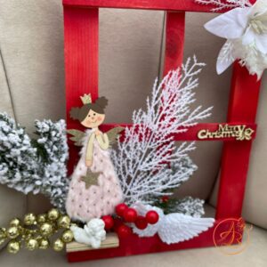 Decor elegant pe rama rosie