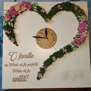 Ceas decorat cu licheni, pentru familie