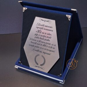 Trofeu elegant metalex in cutie imbracata in catifea albastra