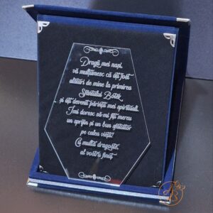 Trofeu elegant plexiglass in cutie imbracata in catifea albastra