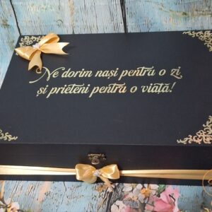 Cutie mare personalizata pentru nasi, cu text, fundita aurie, si doua pahare gravate