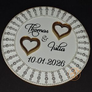 Platou pentru verighete plexiglass alb cu margele si text auriu