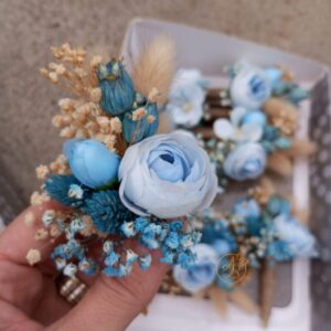 Bratari si cocarde pe alb si albastru