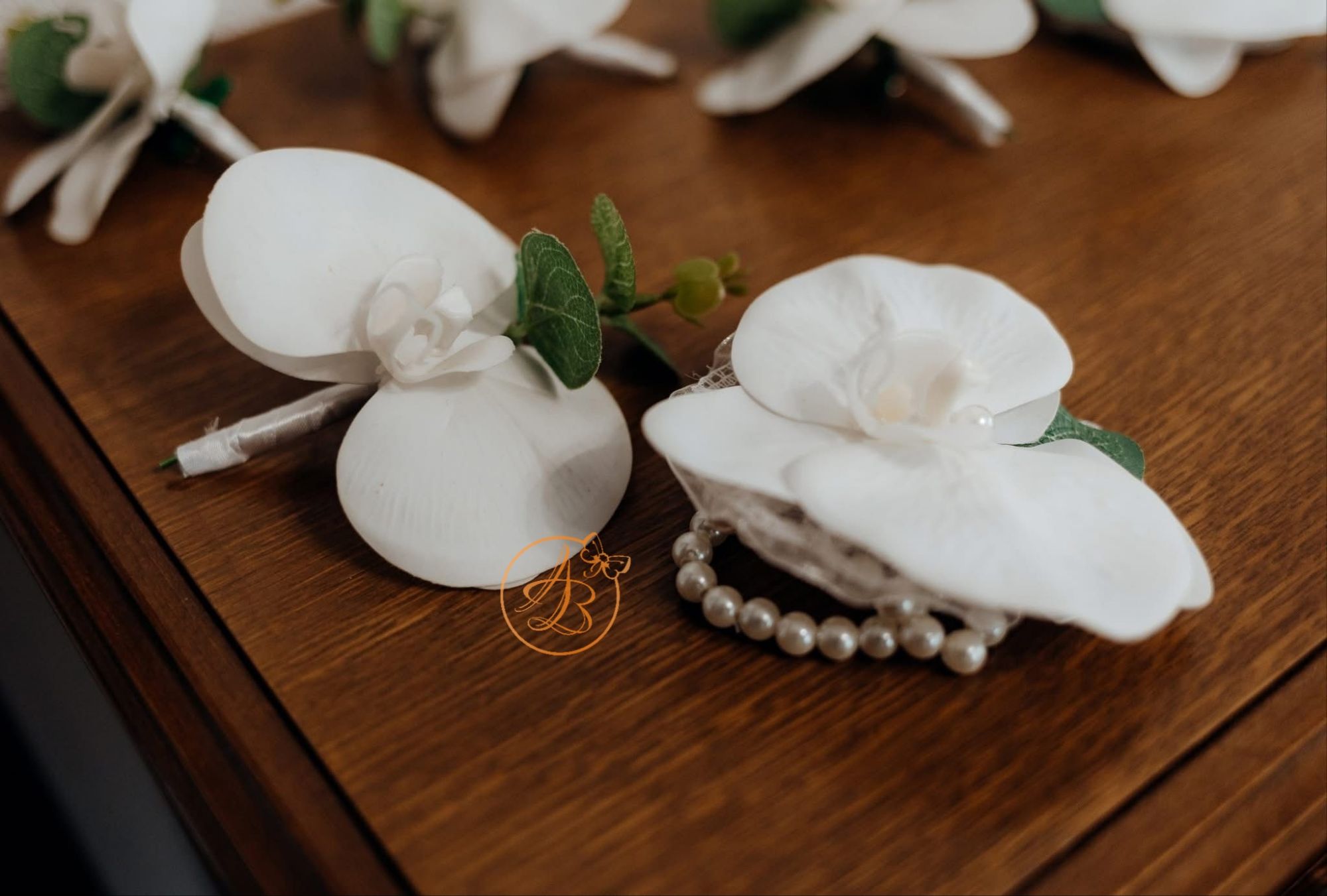 Bratari si cocarde pe alb si crem - imagine 6