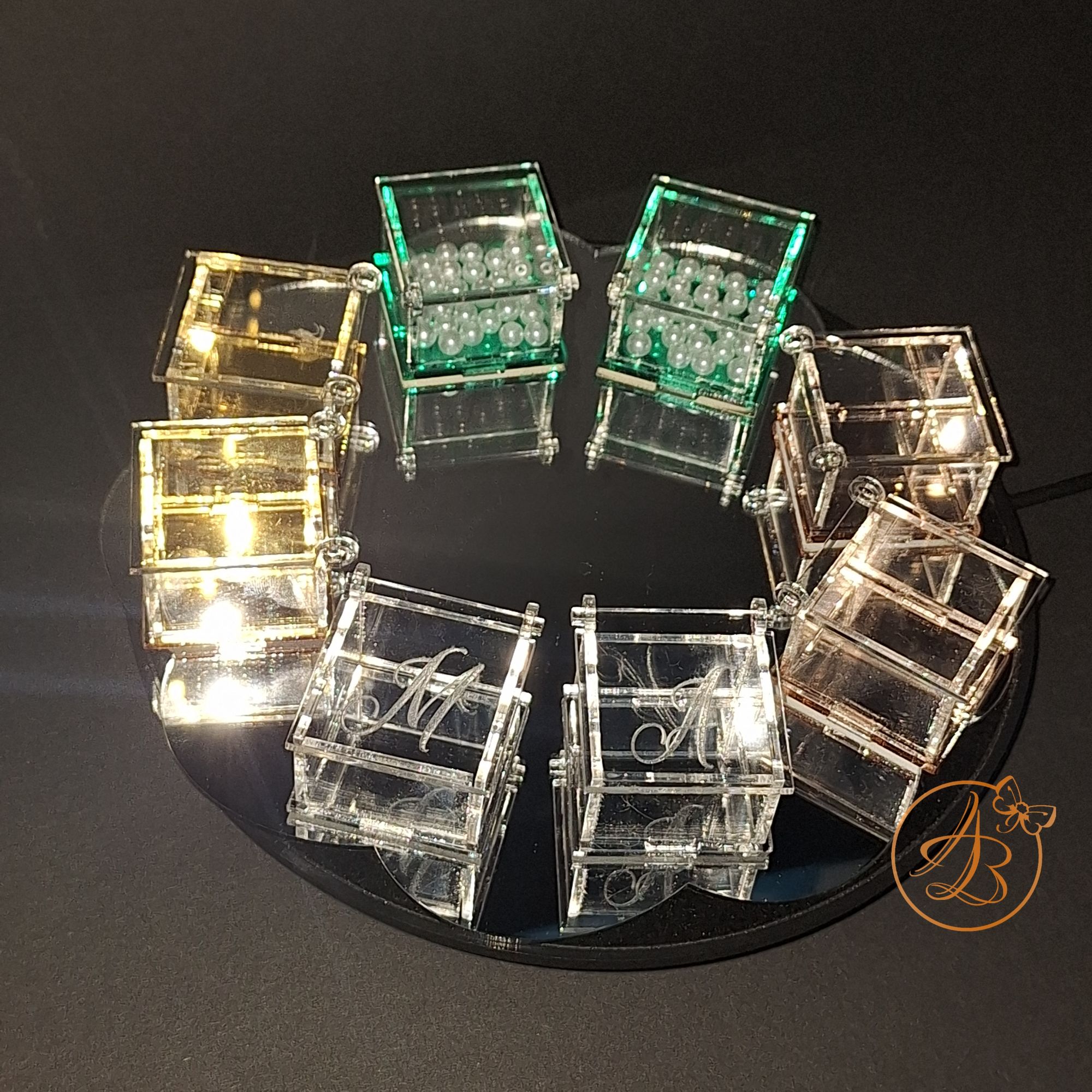 Suport pentru verighete din oglinda neagra, margele albe si 2 cutiute pentru inele - imagine 11