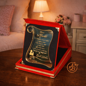 Trofeu elegant din oglinda in cutie de catifea rosie