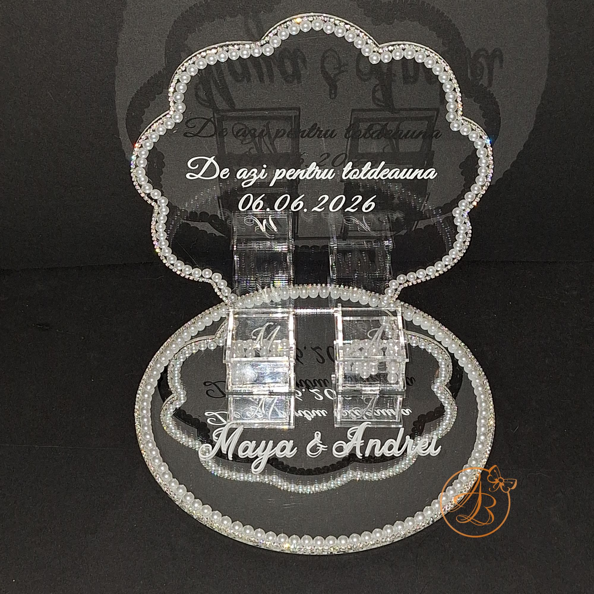 Suport dublat pentru verighete din oglinda si plexiglass transparent, cu strasuri si margele - imagine 5