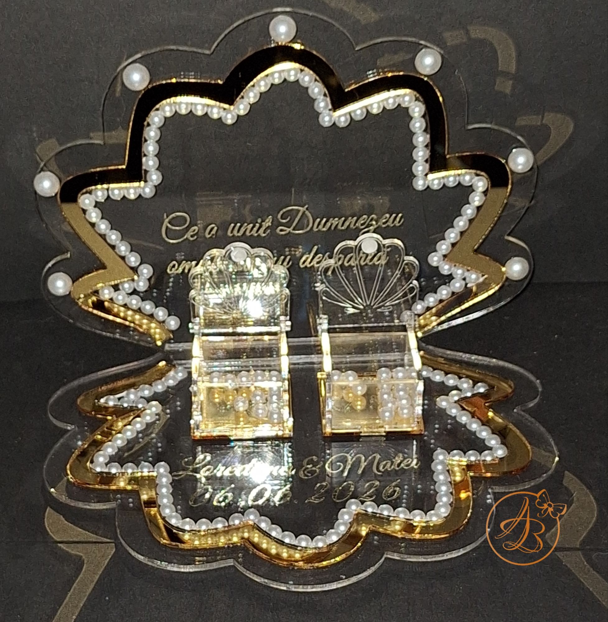 Suport dublat pentru verighete tip scoica cu oglinda si margele, cutiute transparente - imagine 2