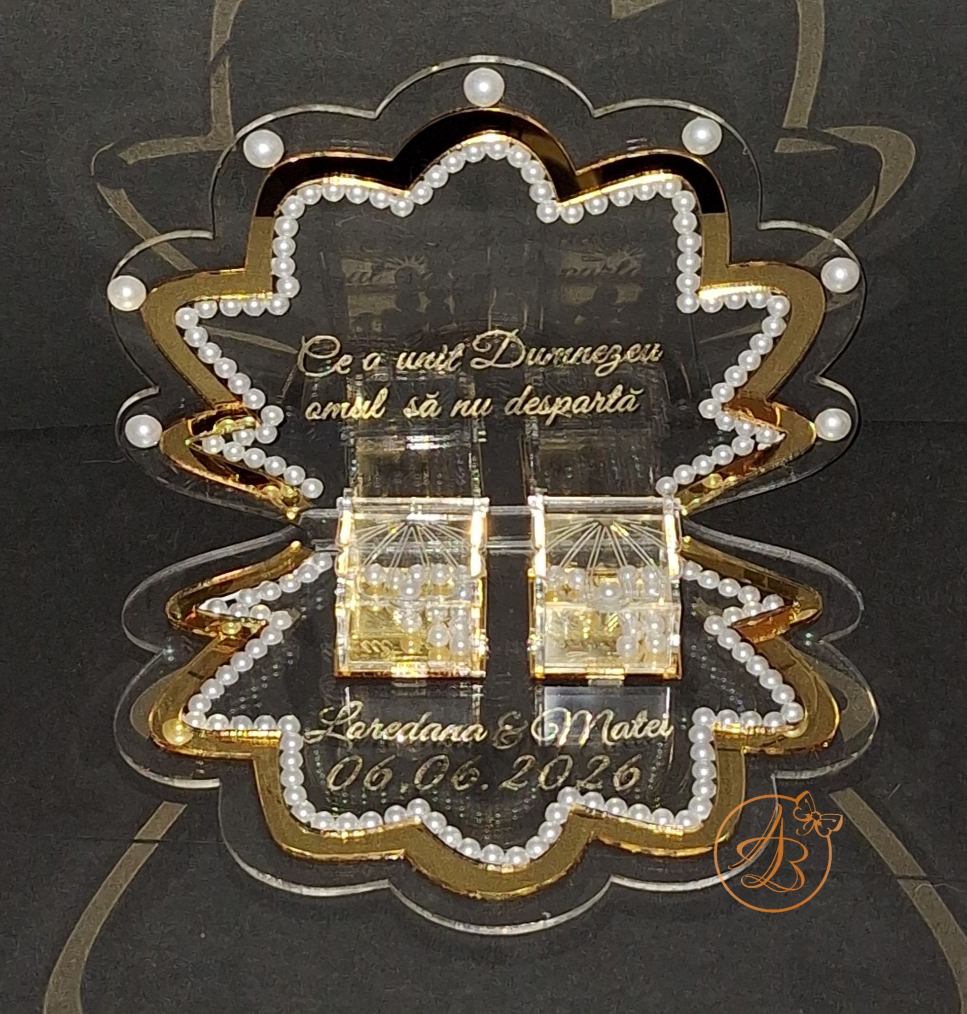 Suport dublat pentru verighete tip scoica cu oglinda si margele, cutiute transparente - imagine 5