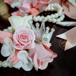 Bratari si cocarde pe alb si roz