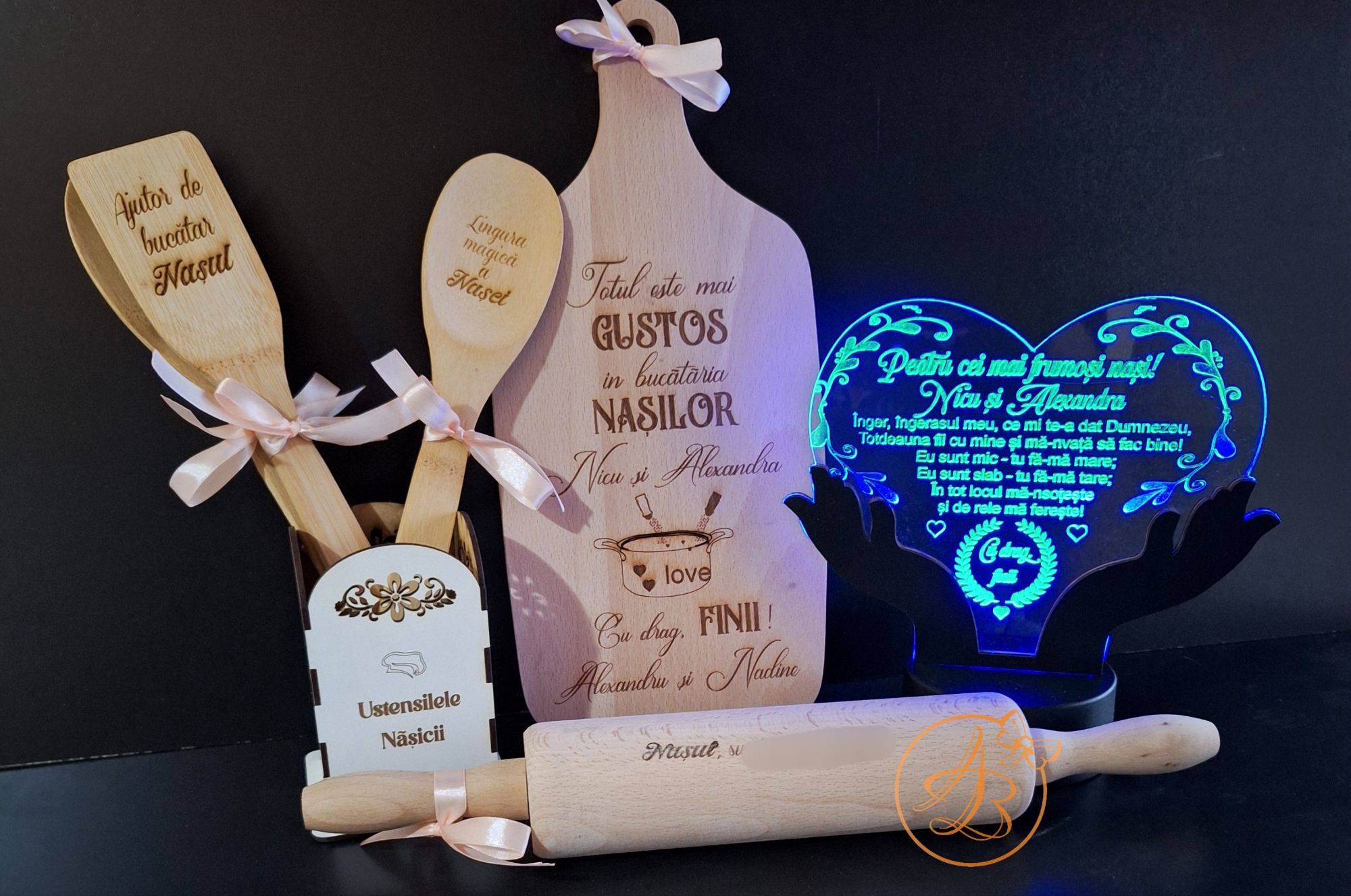 Set cadou pentru nasi, inima cu leduri si set gravat bucatarie