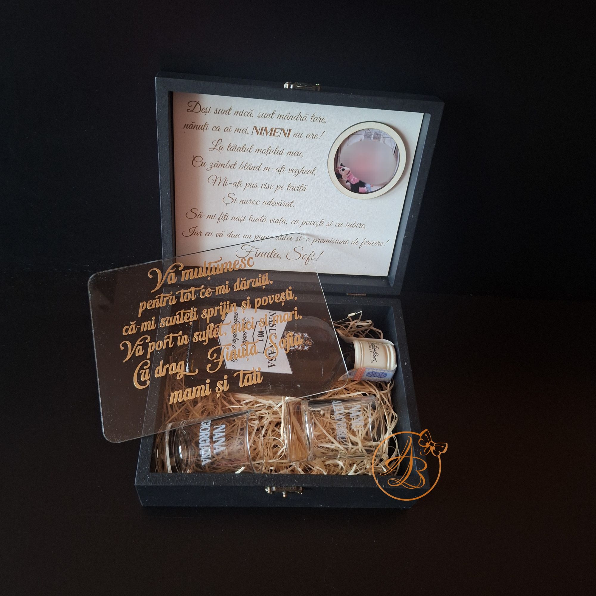 Cutie eleganta pentru nasi la taierea motului