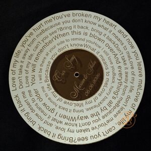 Disc gravat cu melodia preferata, cu oglinda personalizata