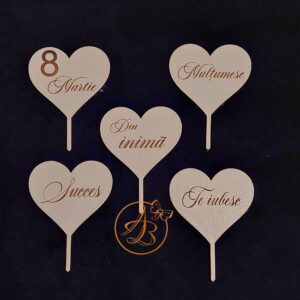 Toppere inimioare gravate din lemn pentru aranjamente, buchete