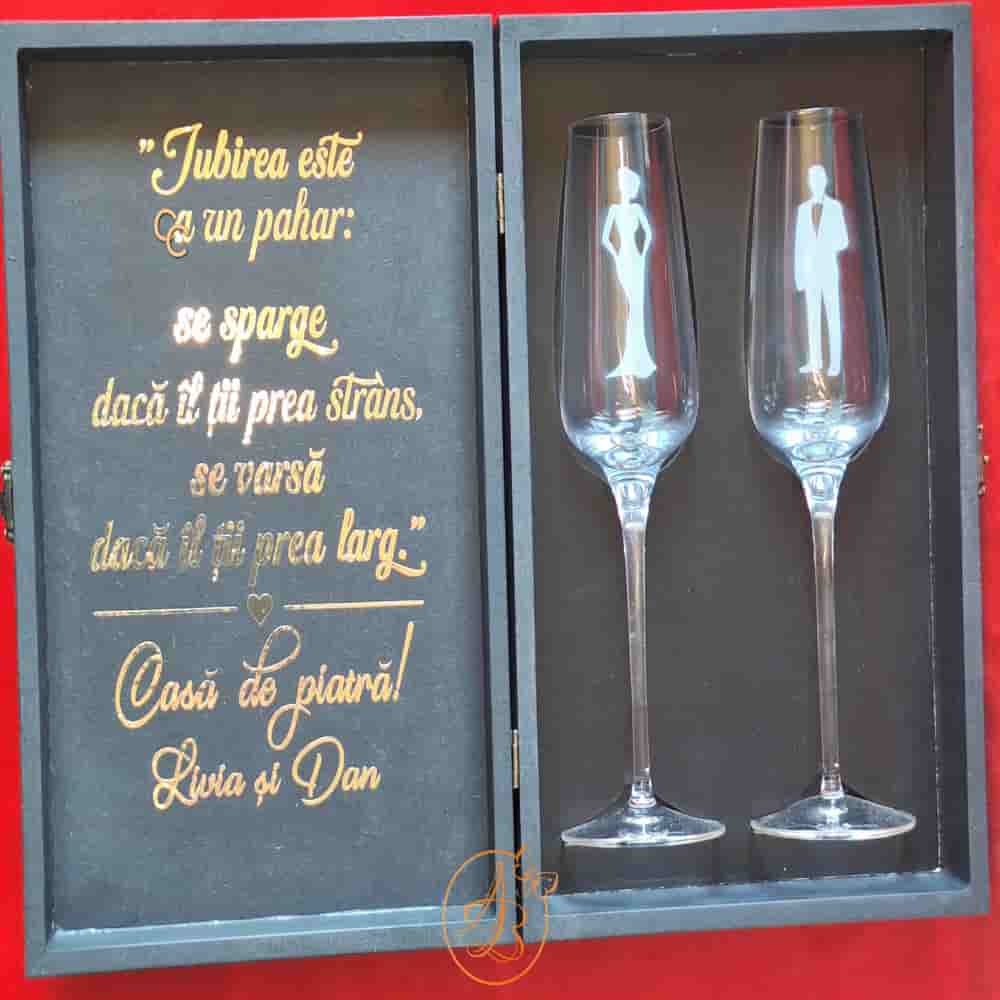 Pahare cristal gravate in cutie personalizata cu text auriu - imagine 9