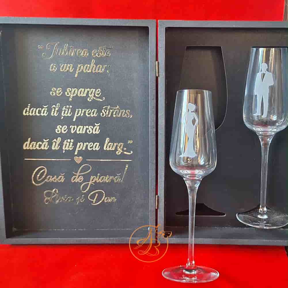 Pahare cristal gravate in cutie personalizata cu text auriu - imagine 8